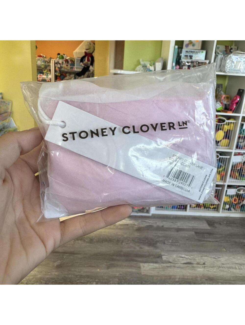 Stoney clover lane baby pink zippered card case brand new pink with gold zipper